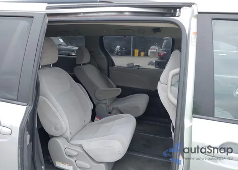 2016 Toyota Sienna Le 7 Passenger z USA, uszkodzony, nr VIN 5TDJK3DCXGS131898